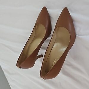 MICHAEL Michael Kors Tan Heels 6.5 M